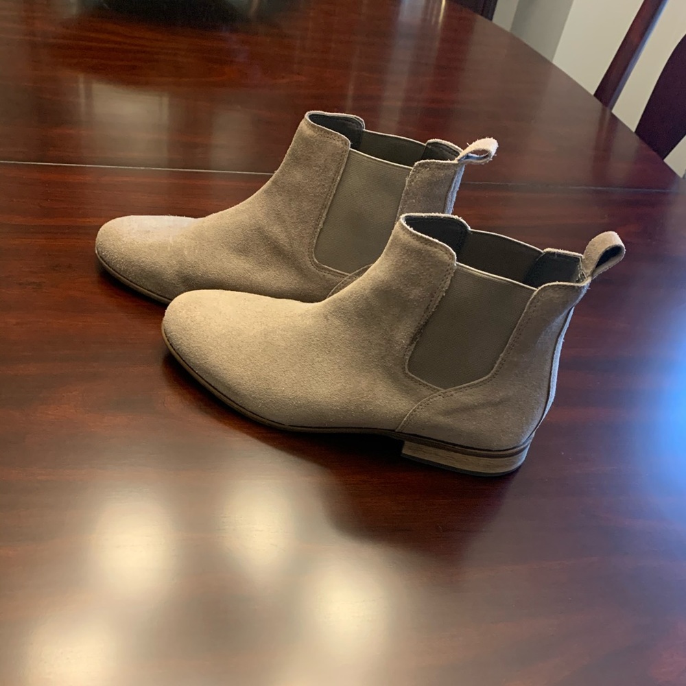 Urban Outfitters Chelsea boots in Men’s size 9